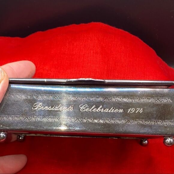 Larger trinket felt lined metal and wooden box with raised rose stem on lid - Picture 3 of 8